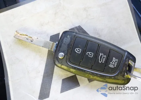 2021 Hyundai Elantra Se z USA, uszkodzony, nr VIN 5NPLL4AG4MH049881